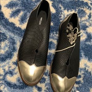 Black and gold flat shoes